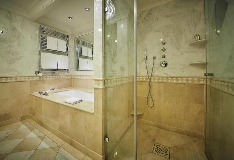 اتاق سوپریور, Falkensteiner Schlosshotel Velden – The Leading Hotels Of The World