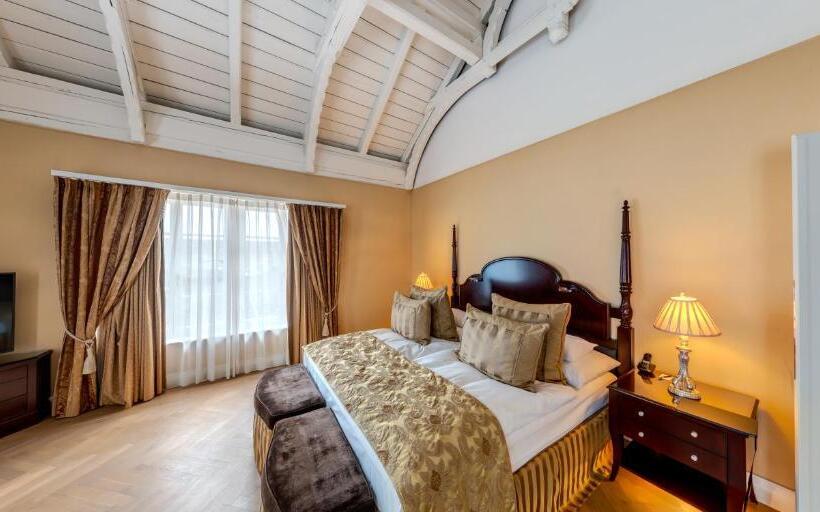 Suite with Terrace, Falkensteiner Schlosshotel Velden – The Leading Hotels Of The World