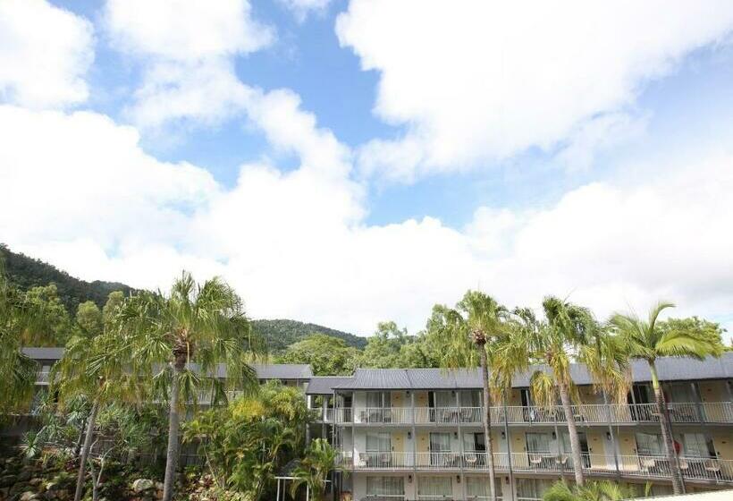 Deluxe Room Pool View, Mantra Club Croc Airlie Beach