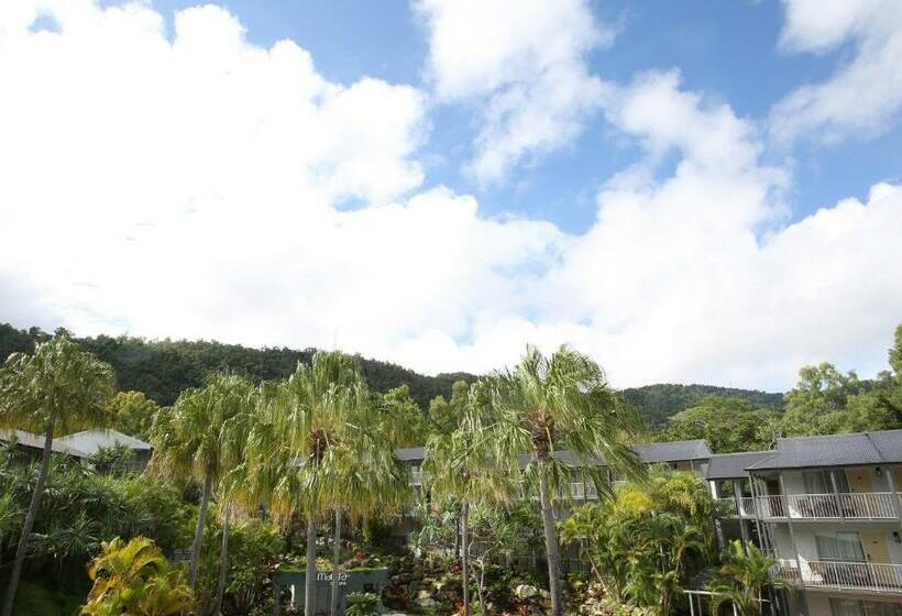 Deluxe Room Pool View, Mantra Club Croc Airlie Beach