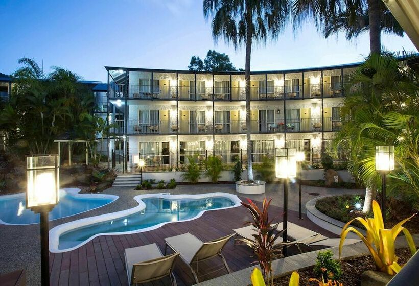 Deluxe Room Pool View, Mantra Club Croc Airlie Beach