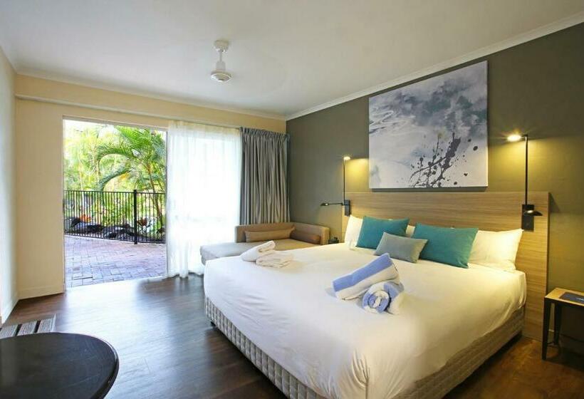 Standard Room, Mantra Club Croc Airlie Beach