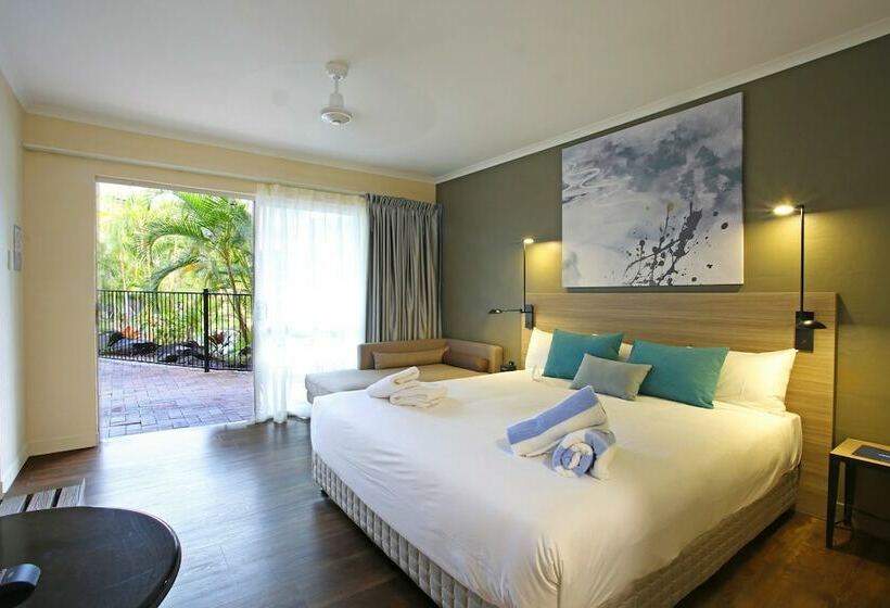 Standard Room, Mantra Club Croc Airlie Beach