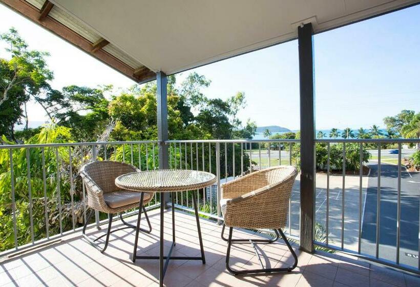 Standard Room with Views, Mantra Club Croc Airlie Beach