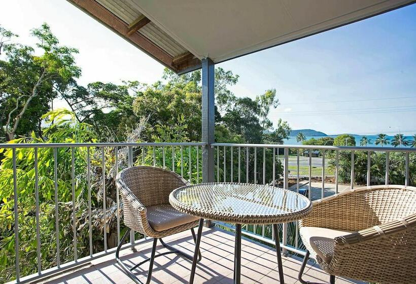 Standard Room with Views, Mantra Club Croc Airlie Beach