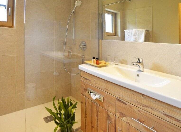 디럭스 룸, Post Seefeld Hotel & Spa