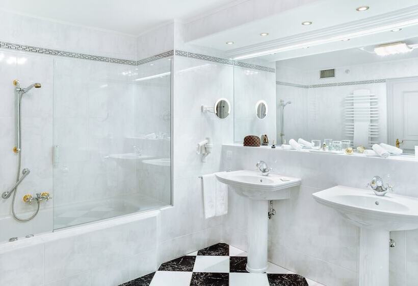 سوییت, Imlauer Hotel Schloss Pichlarn