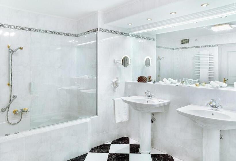 سوییت, Imlauer Hotel Schloss Pichlarn