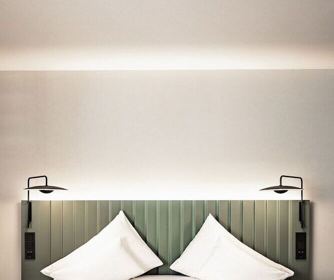 استودیو خانوادگی, Stadthotel Goldenes Schiff