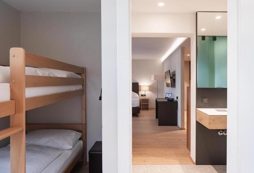 اتاق خانوادگی, Stadthotel Goldenes Schiff