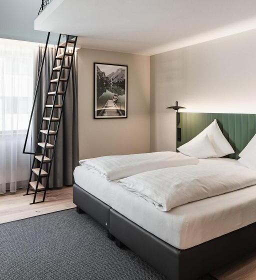 استودیو خانوادگی, Stadthotel Goldenes Schiff