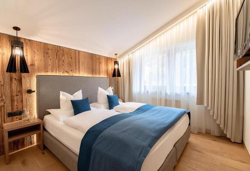 سوییت سوپریور, Superior Hotel Alpenhof