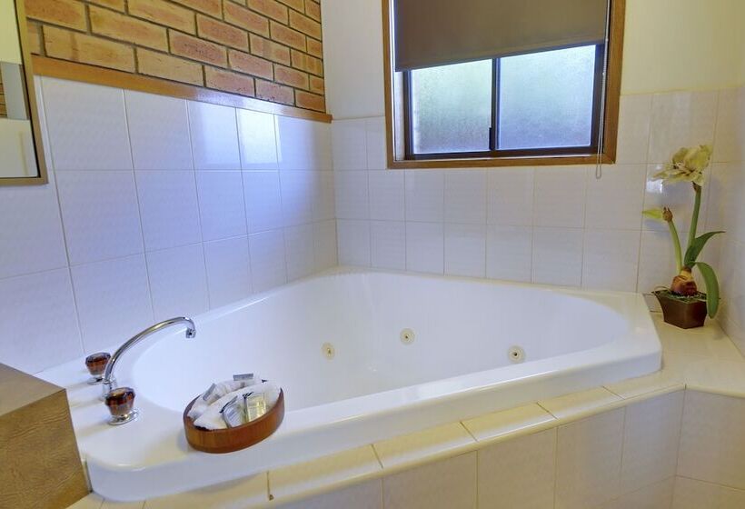 اتاق لوکس با وان آب گرم, Tree Rose Motel Morwell