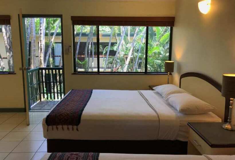 Standard Studio, Bay Village Tropical Retreat