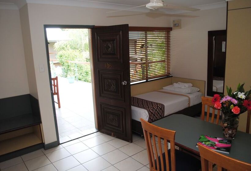 Standard Triple Room, Bay Village Tropical Retreat