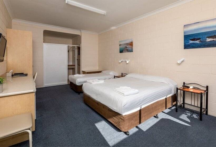 اتاق استاندارد سه نفره, Blue Seas Motel