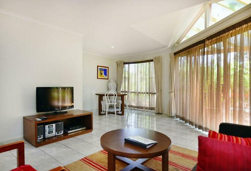 اتاق لوکس با وان آب گرم, Breakfree Aanuka Beach Resort