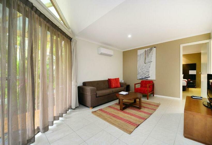 اتاق لوکس با وان آب گرم, Breakfree Aanuka Beach Resort