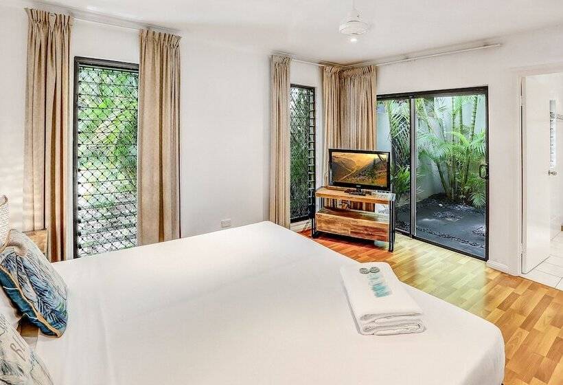 2 Bedroom Apartment, Cascade Gardens Holiday Apartments