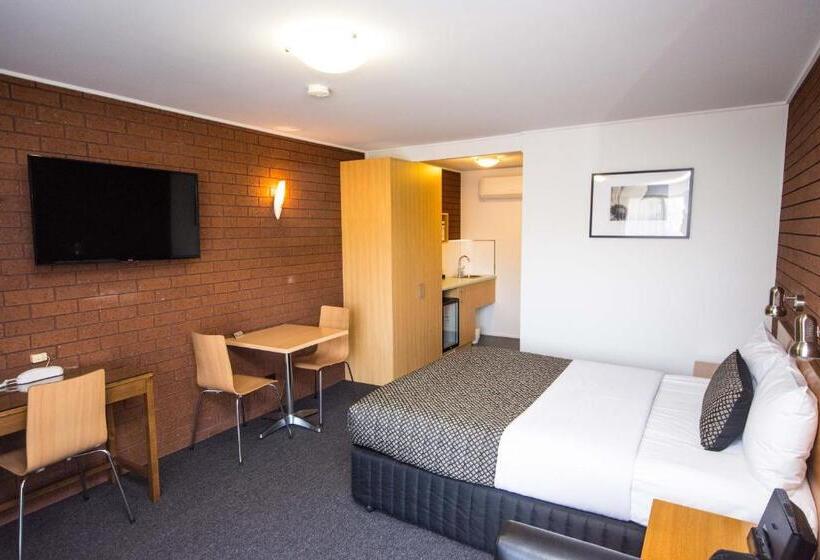 اتاق لوکس, Hamilton Lonsdale Motel