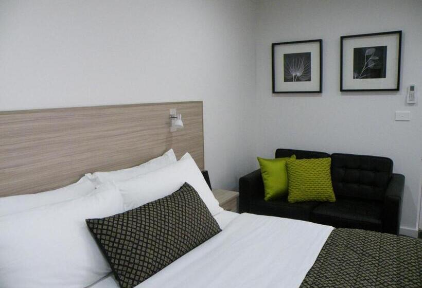 سوییت خانوادگی, Hamilton Lonsdale Motel