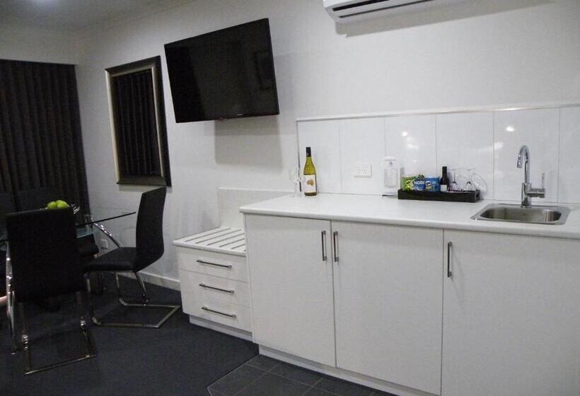 سوییت خانوادگی, Hamilton Lonsdale Motel