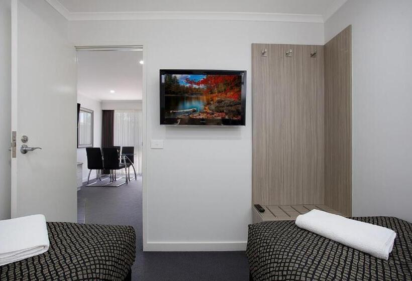 سوییت خانوادگی, Hamilton Lonsdale Motel