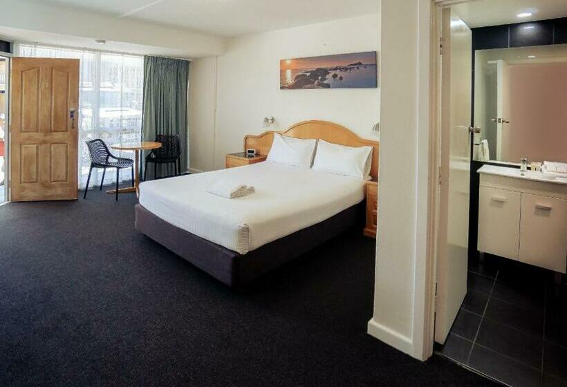 اتاق استاندارد, Hilton Beachfront Motel
