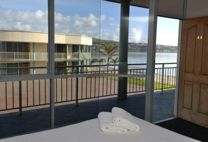 اتاق لوکس, Hilton Beachfront Motel