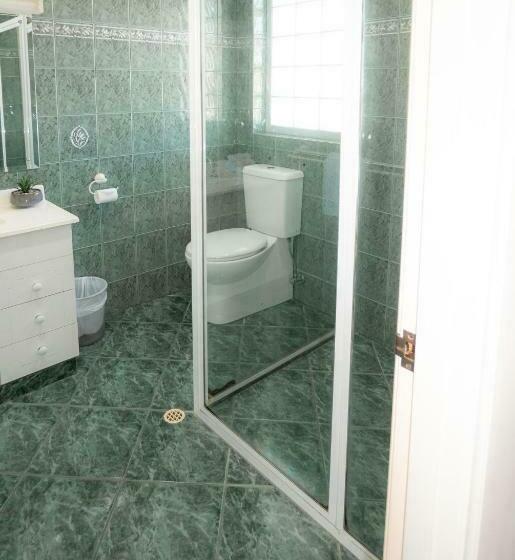 اتاق لوکس, Hilton Beachfront Motel