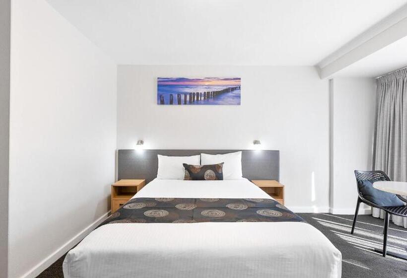 اتاق استاندارد, Hilton Beachfront Motel