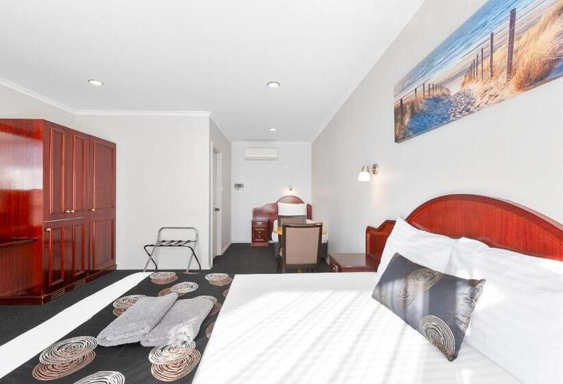 اتاق لوکس, Hilton Beachfront Motel