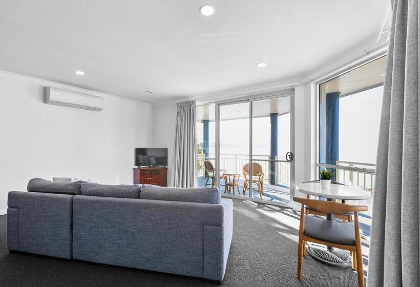 سوئیت با چشم‌انداز دریا و هیدروماساژ, Hilton Beachfront Motel