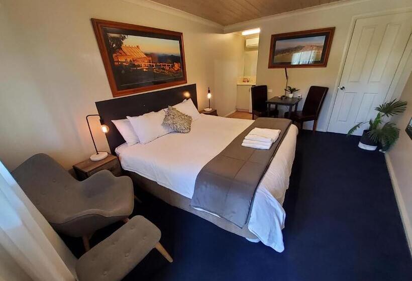 اتاق لوکس با تخت بزرگ, Coach House Inn