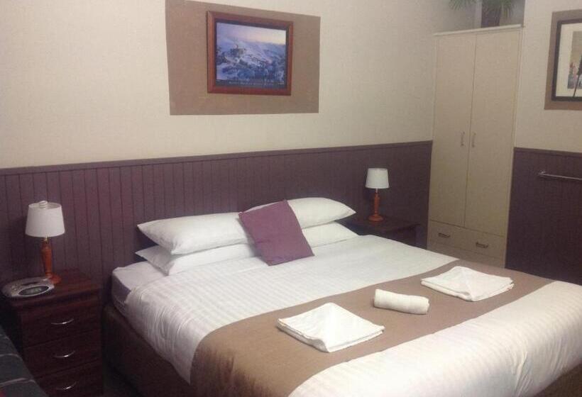 اتاق لوکس با تخت بزرگ, Coach House Inn
