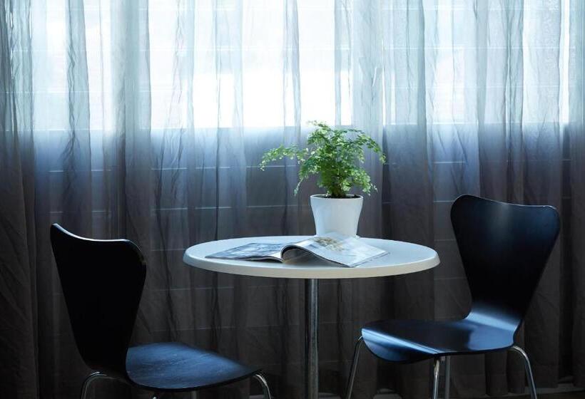 استودیوی استاندارد, Cosmopolitan Hotel And Apartments