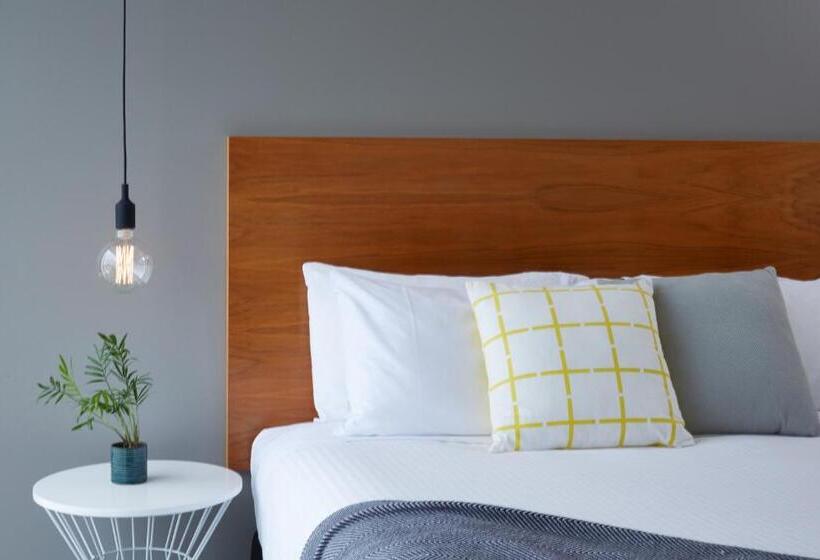 اتاق لوکس با تخت بزرگ, Cosmopolitan Hotel And Apartments