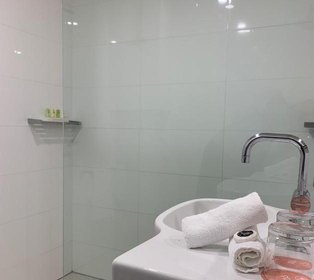 اتاق لوکس با تخت بزرگ, Cosmopolitan Hotel And Apartments