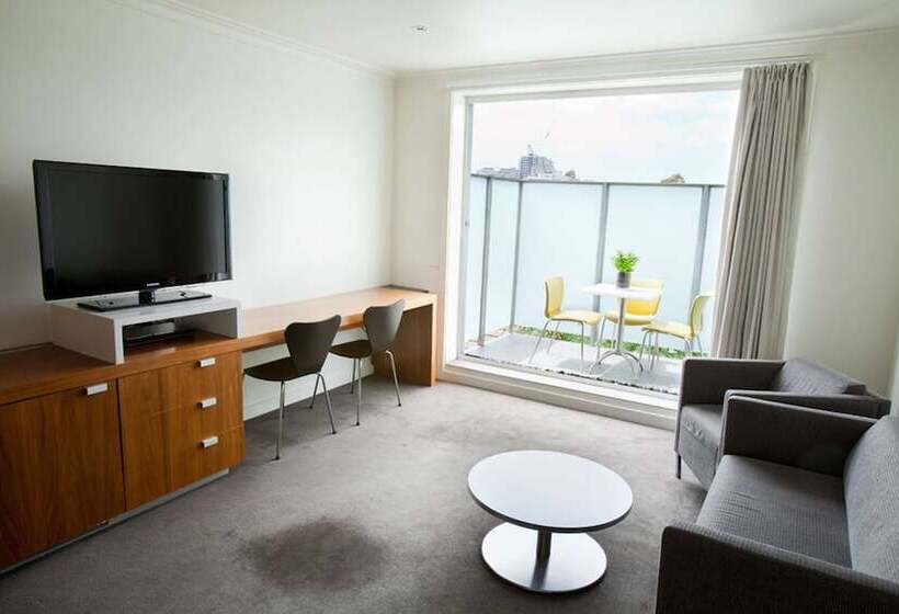 2 Bedroom Apartment, Cosmopolitan