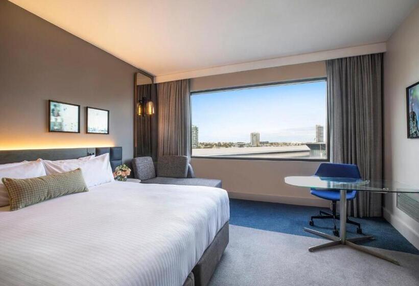 اتاق استاندارد با تخت بزرگ, Crowne Plaza Melbourne, An Ihg