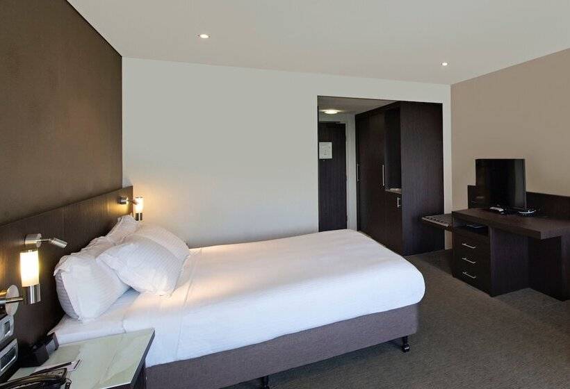 Executive Room King Size Bed, Hilton Darwin