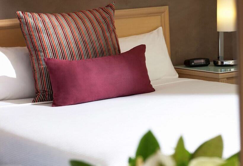 Premium Family Room, Mercure Melbourne Albert Park