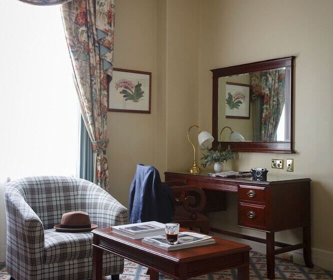 سوییت جونیور, The Windsor