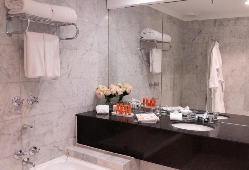 اتاق لوکس با تخت بزرگ, The Windsor