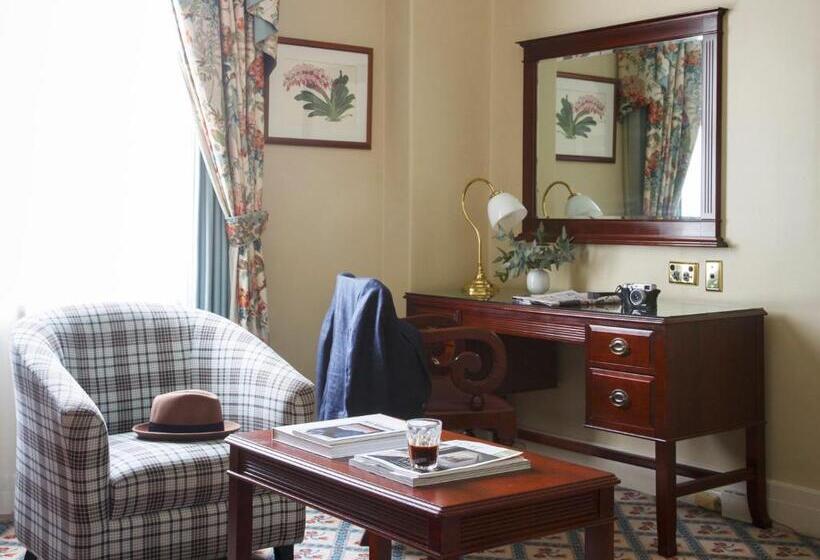 سوییت جونیور, The Windsor