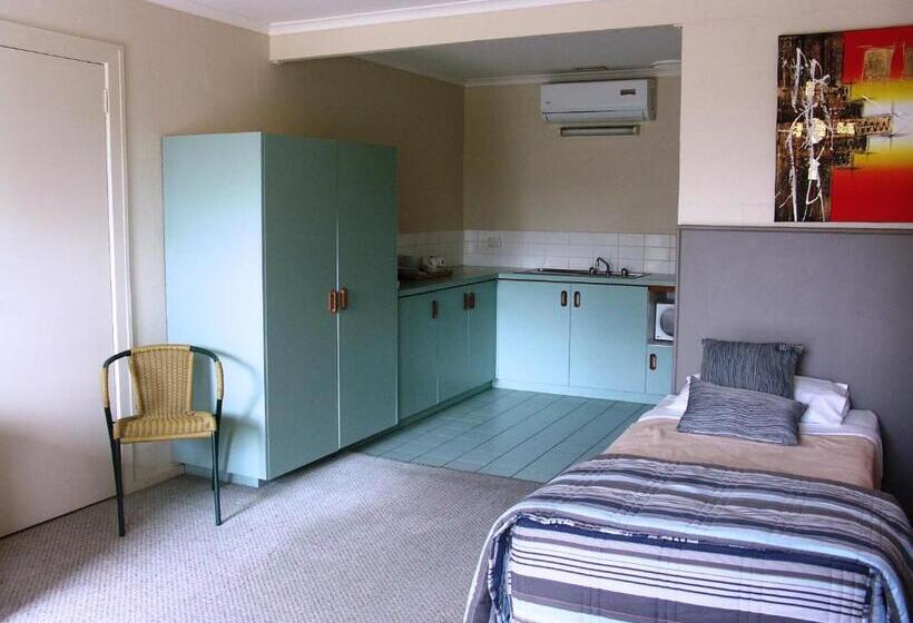 اتاق خانوادگی تودرتو, Melaleuca Motel