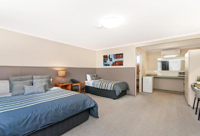 اتاق خانوادگی تودرتو, Melaleuca Motel