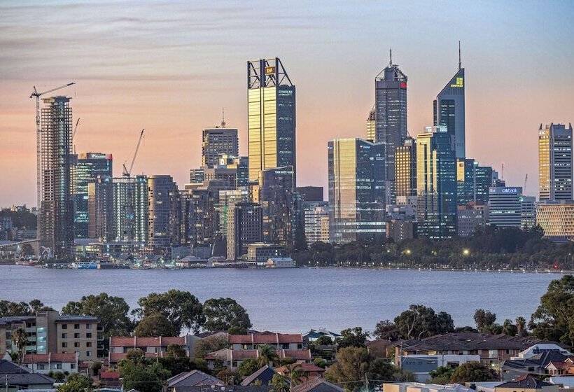 اتاق سوپریور با چشم‌انداز رودخانه, Metro Hotel Perth
