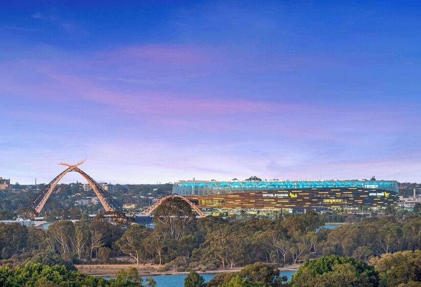 اتاق سوپریور با چشم‌انداز رودخانه, Metro Hotel Perth
