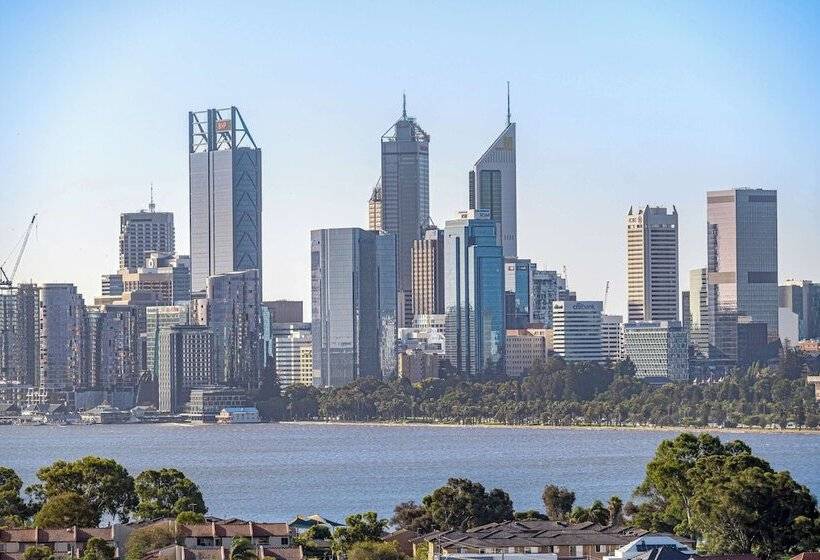 اتاق سوپریور با چشم‌انداز رودخانه, Metro Hotel Perth